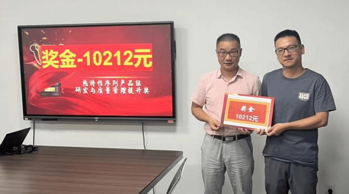 光谷薄膜獲獎(jiǎng)小組組長(zhǎng)